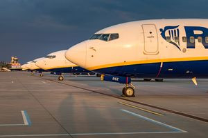 Ryanair to train 400 new pilots in the UK